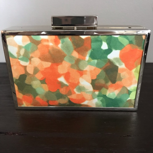 Sondra Roberts Metal Floral Crossbody/Clutch Bag - Picture 8 of 8